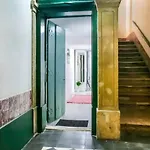 Home4u - Secret In Center